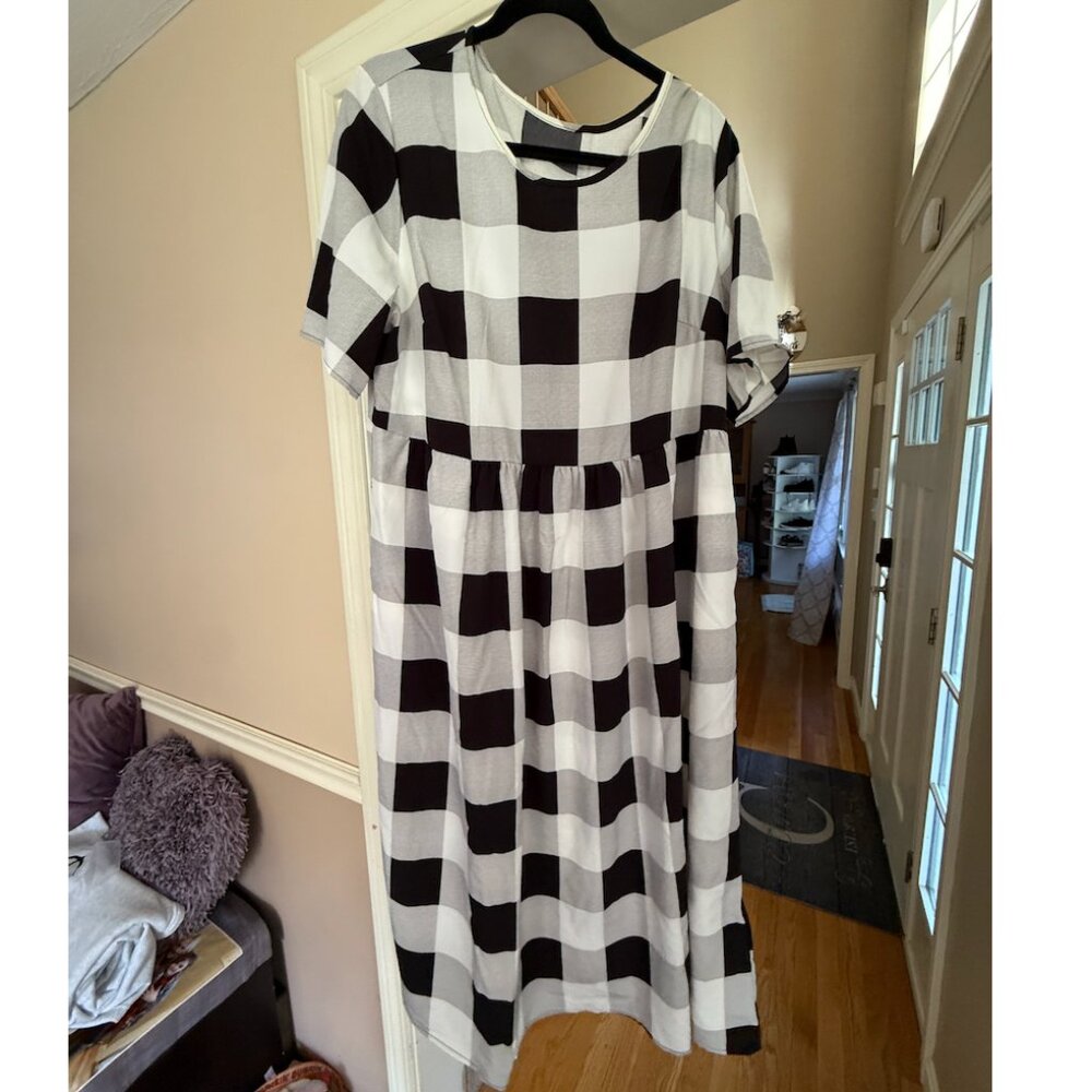 Emery Rose Plus Size Dress SIze 1XL New with Tags Black White Gray